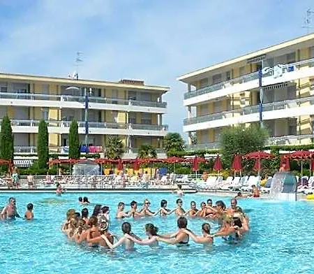 Ξενοδοχείο Gracious 3 Flat With Pool 3*