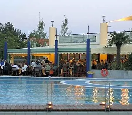 Gracious 3 Flat With Pool Μπιμπιόνε