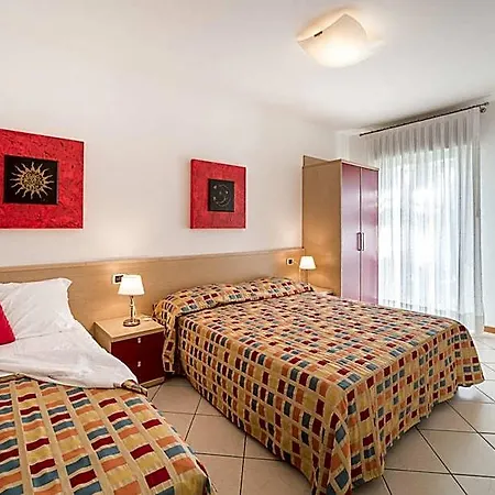 Gracious 3 Flat With Pool 3* Μπιμπιόνε